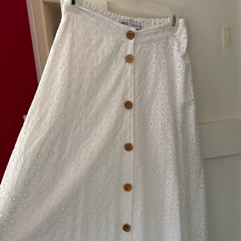 Zara white flower embroidery button down skirt size XS